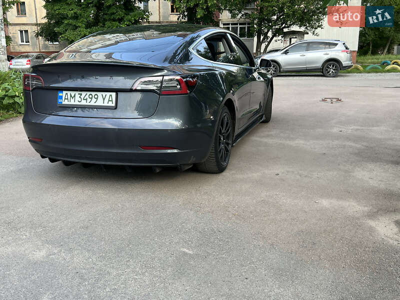 Седан Tesla Model 3 2018 в Житомире
