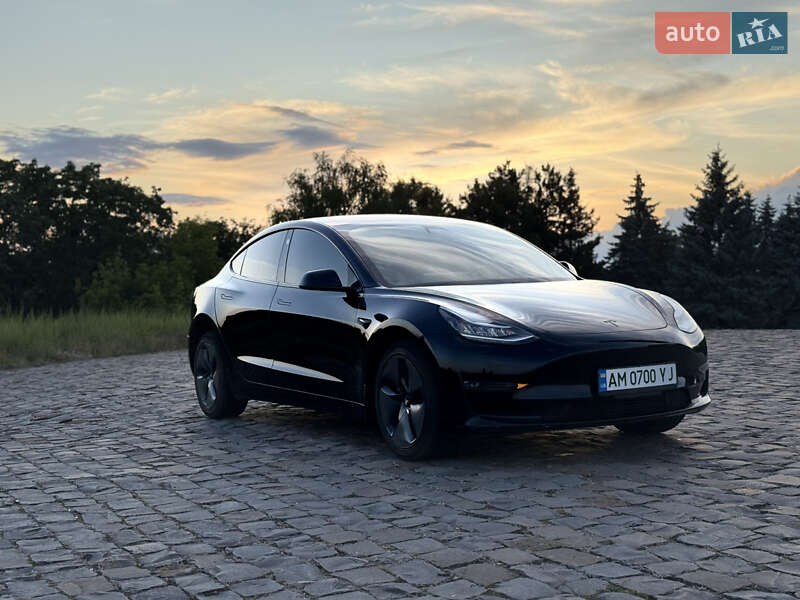 Седан Tesla Model 3 2018 в Житомире