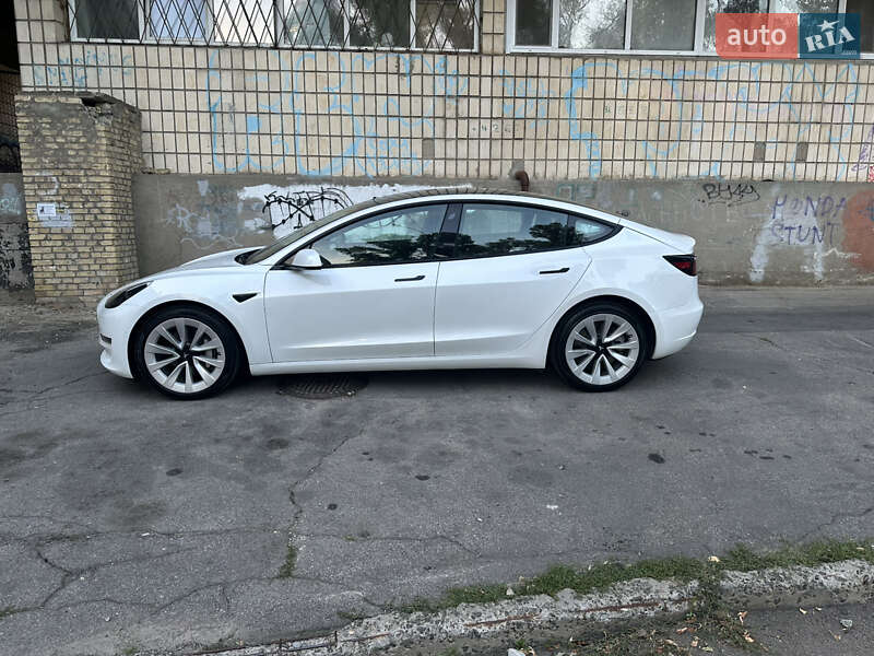 Седан Tesla Model 3 2022 в Києві