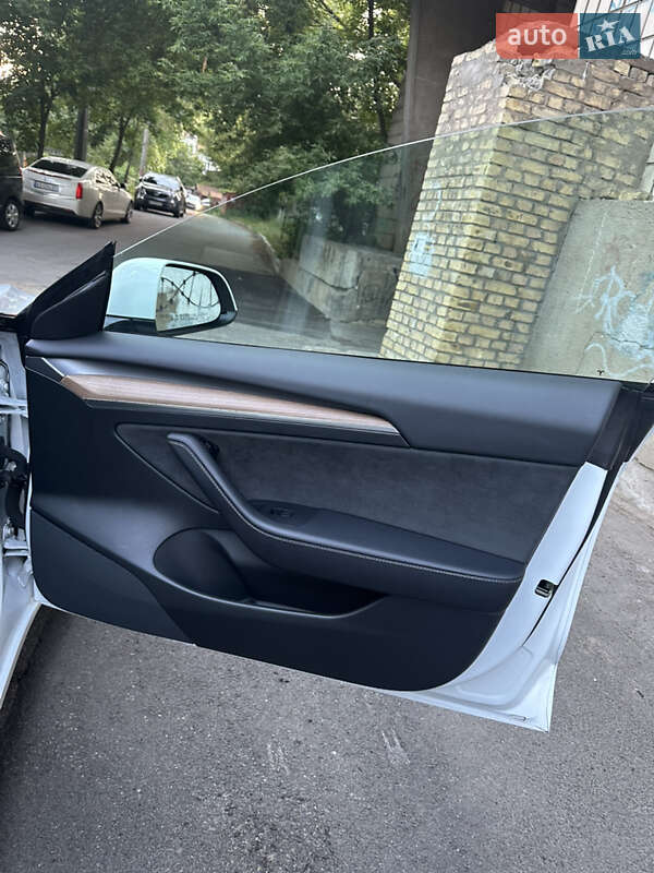 Седан Tesla Model 3 2022 в Києві