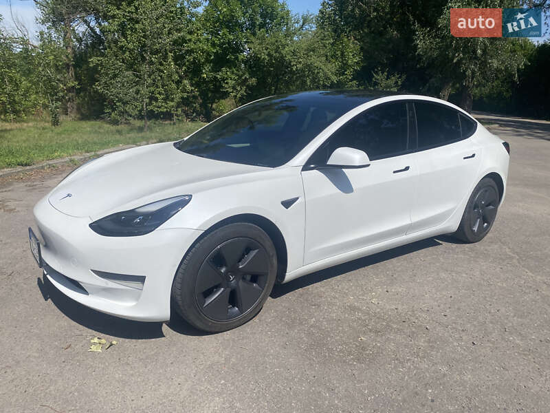 Седан Tesla Model 3 2021 в 