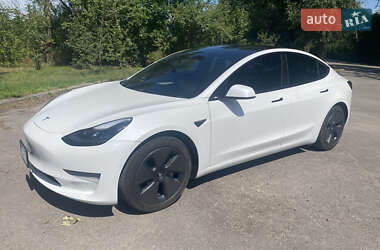 Седан Tesla Model 3 2021 в 
