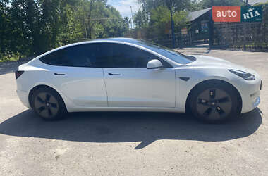 Седан Tesla Model 3 2021 в 