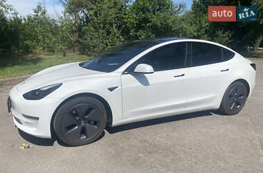 Седан Tesla Model 3 2021 в 
