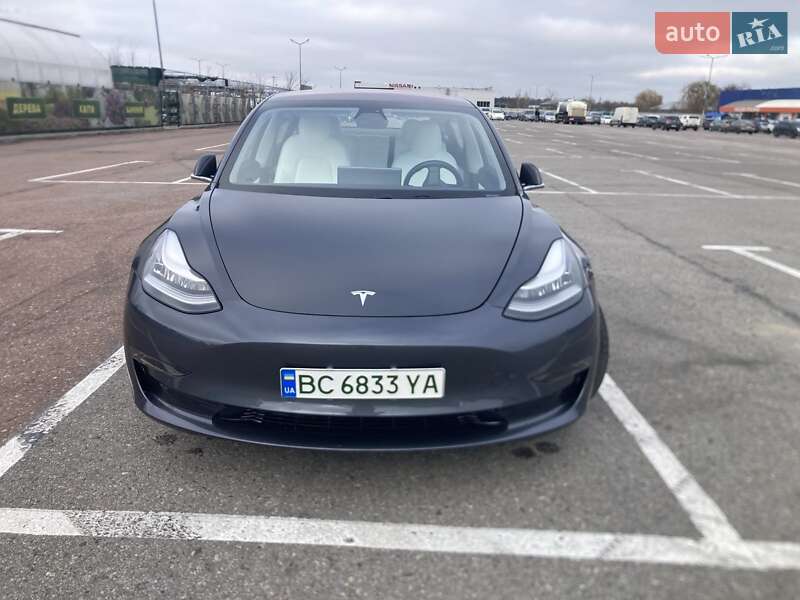 Седан Tesla Model 3 2018 в Львове