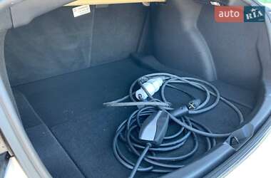 Седан Tesla Model 3 2020 в 