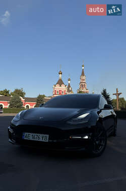 Седан Tesla Model 3 2018 в Львове