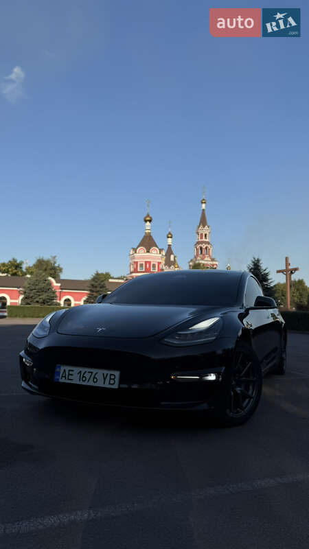 Седан Tesla Model 3 2018 в Львове