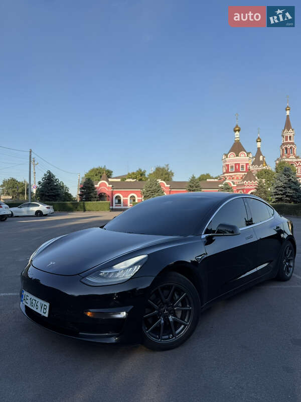 Седан Tesla Model 3 2018 в Львове