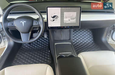 Седан Tesla Model 3 2021 в 