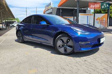 Седан Tesla Model 3 2022 в 