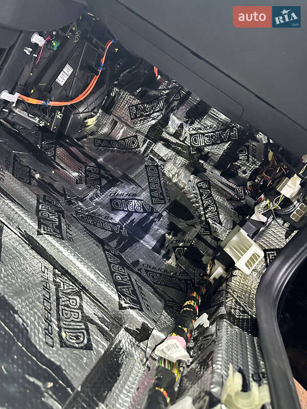 Седан Tesla Model 3 2018 в Львове