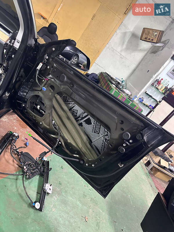 Седан Tesla Model 3 2018 в Львове