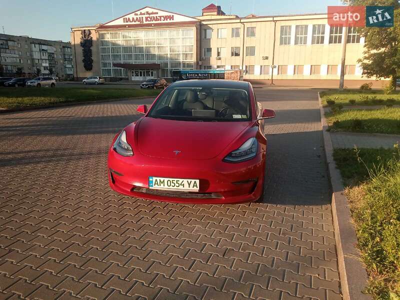 Седан Tesla Model 3 2018 в Звягеле