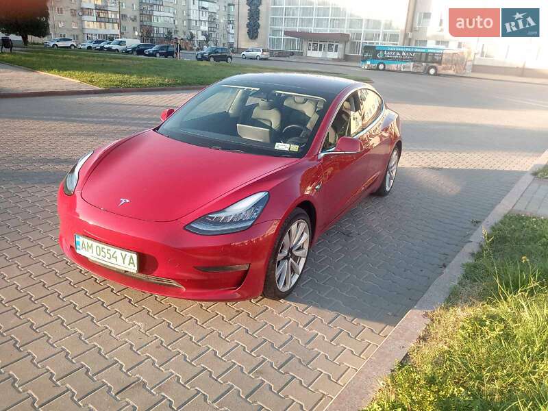Седан Tesla Model 3 2018 в Звягеле