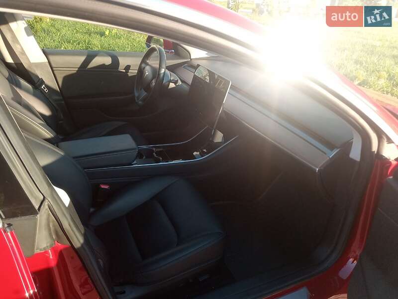 Седан Tesla Model 3 2018 в Звягеле