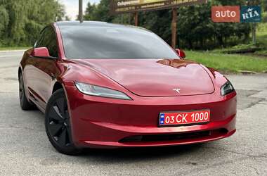Седан Tesla Model 3 2024 в 