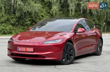 Седан Tesla Model 3 2024 в 