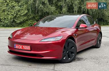 Седан Tesla Model 3 2024 в 
