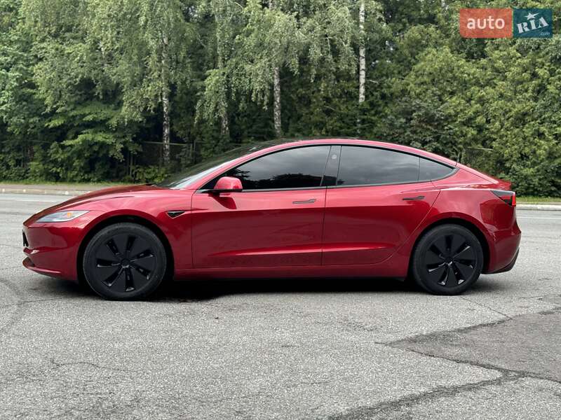 Седан Tesla Model 3 2024 в Трускавці