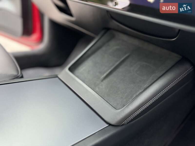 Седан Tesla Model 3 2024 в Трускавці