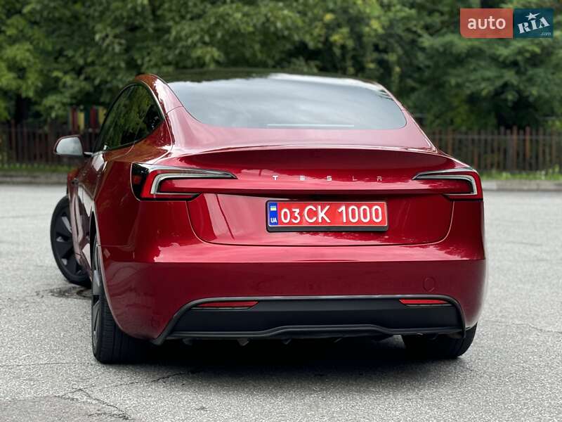 Седан Tesla Model 3 2024 в Трускавці
