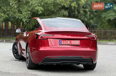 Седан Tesla Model 3 2024 в 