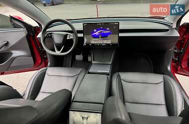 Седан Tesla Model 3 2024 в 