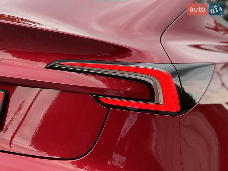 Седан Tesla Model 3 2024 в Трускавці