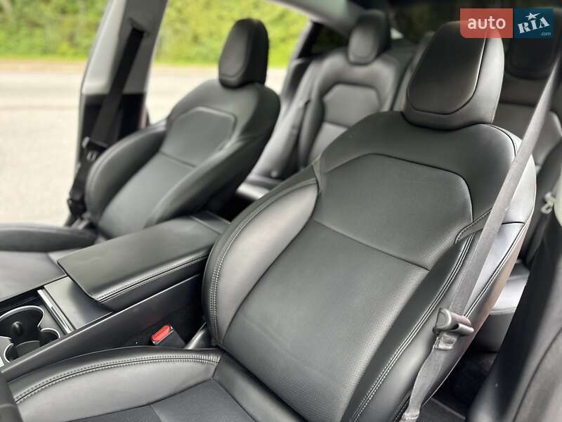 Седан Tesla Model 3 2024 в Трускавці