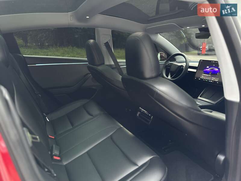 Седан Tesla Model 3 2024 в Трускавці