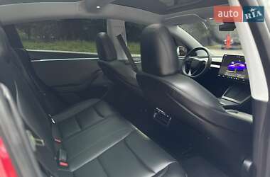 Седан Tesla Model 3 2024 в 