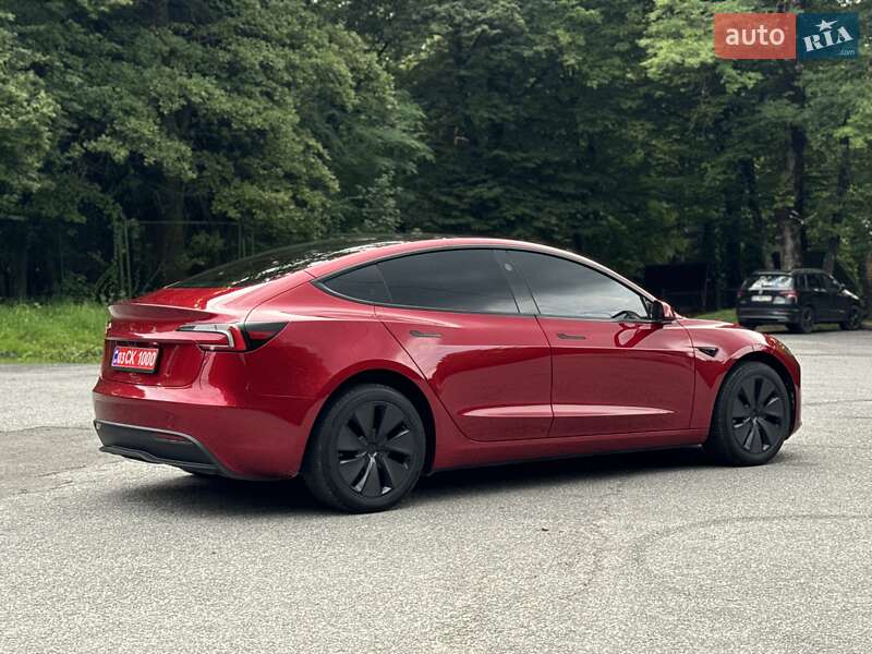 Седан Tesla Model 3 2024 в Трускавці