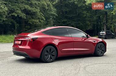 Седан Tesla Model 3 2024 в 