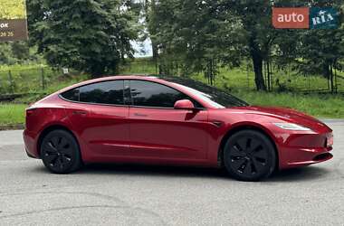 Седан Tesla Model 3 2024 в 