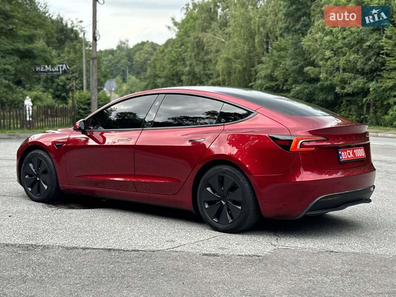 Седан Tesla Model 3 2024 в Трускавці