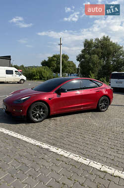 Седан Tesla Model 3 2021 в 