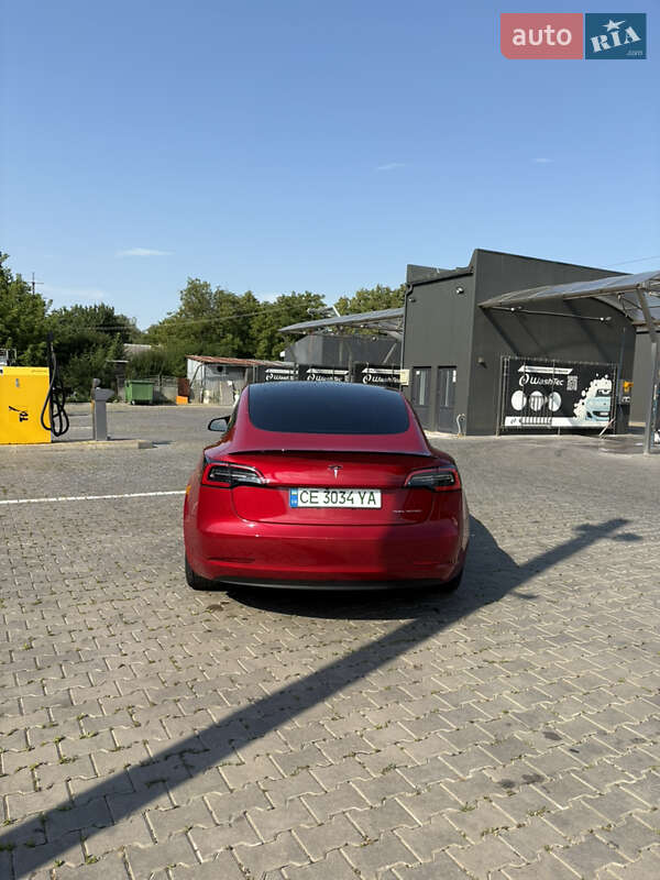Седан Tesla Model 3 2021 в Черновцах