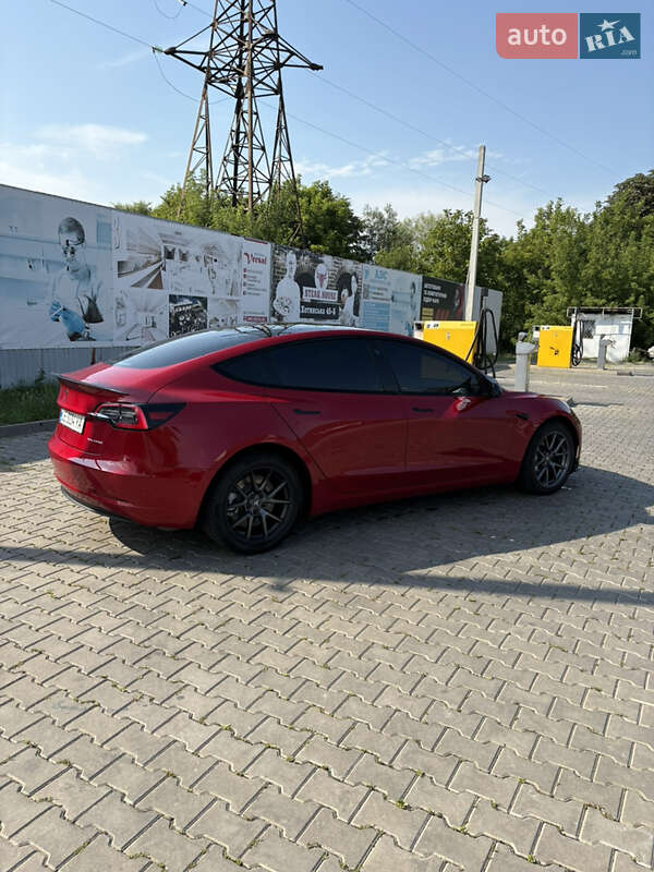 Седан Tesla Model 3 2021 в Черновцах