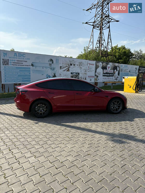 Седан Tesla Model 3 2021 в Черновцах