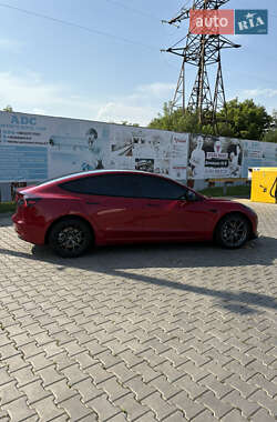 Седан Tesla Model 3 2021 в 