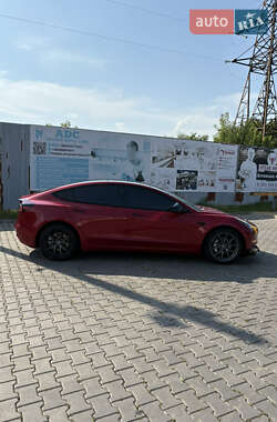 Седан Tesla Model 3 2021 в 