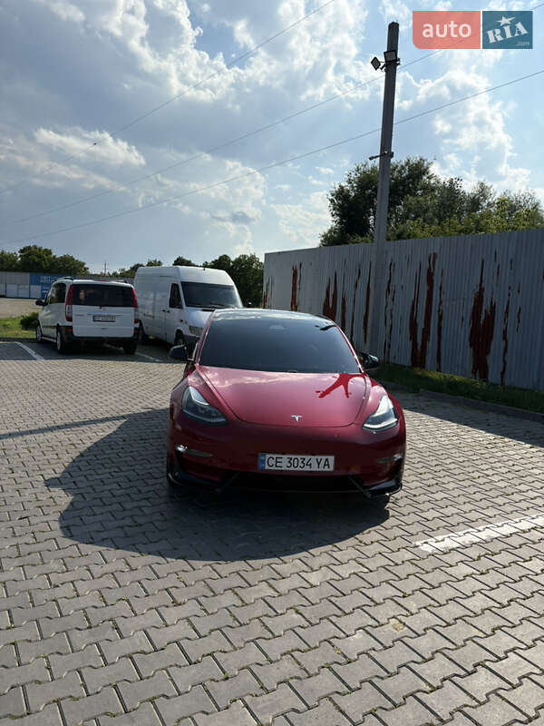 Седан Tesla Model 3 2021 в Черновцах