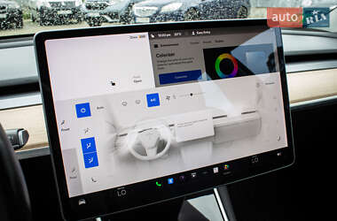 Седан Tesla Model 3 2019 в 