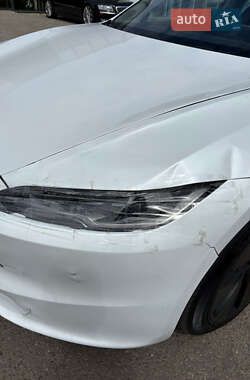 Седан Tesla Model 3 2024 в 