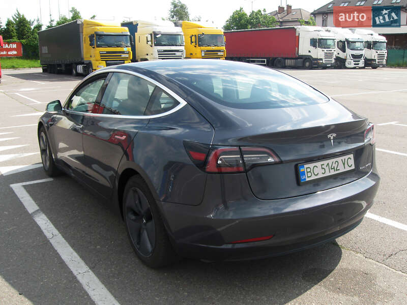 Седан Tesla Model 3 2018 в Львове