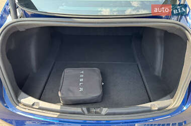 Седан Tesla Model 3 2020 в 