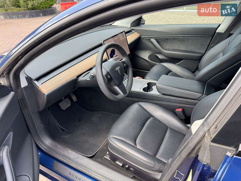 Седан Tesla Model 3 2020 в Ровно