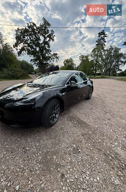 Седан Tesla Model 3 2020 в 
