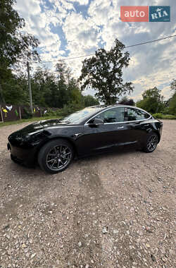 Седан Tesla Model 3 2020 в 